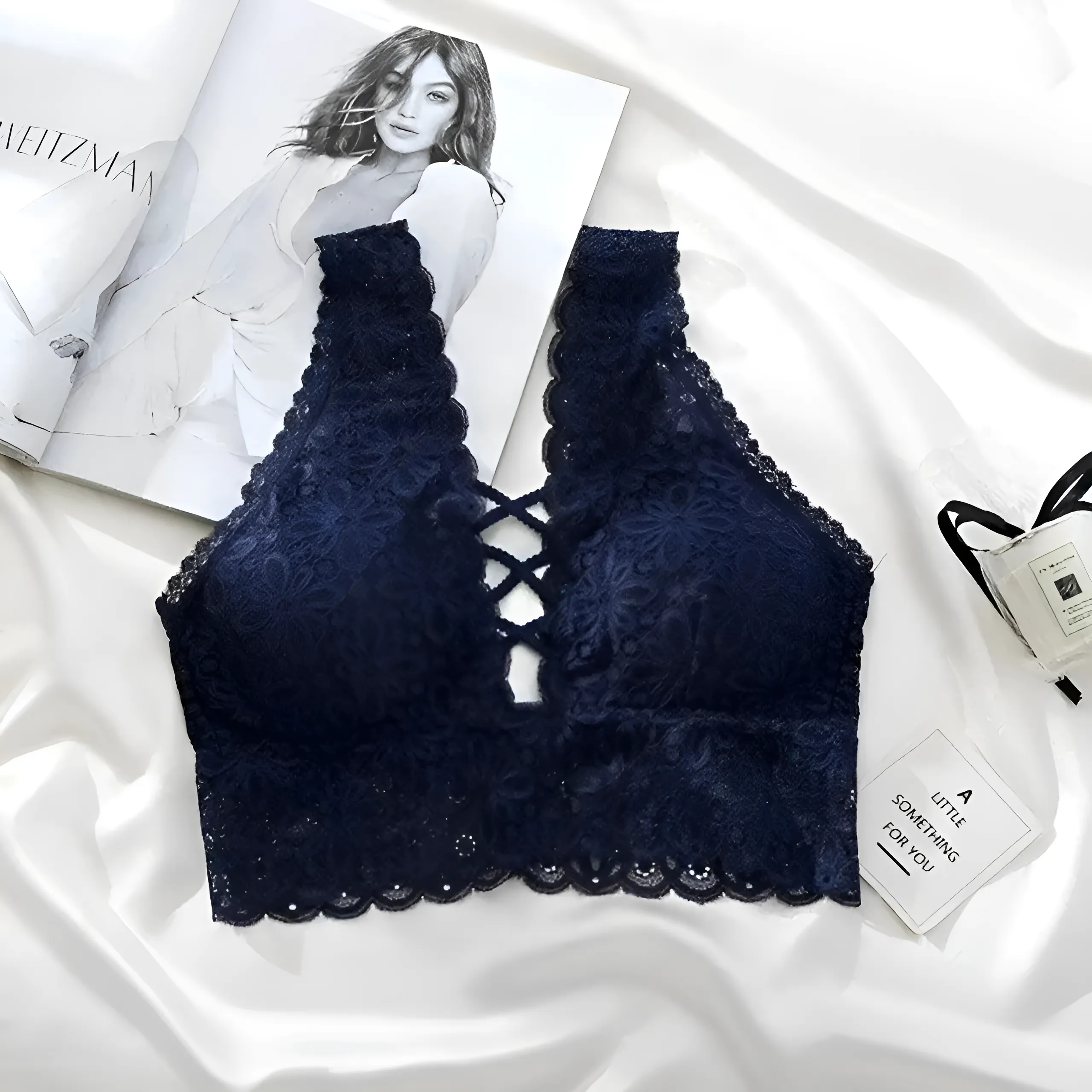 Biustonosz koronkowy bralette z paskami na dekolcie - Image 4