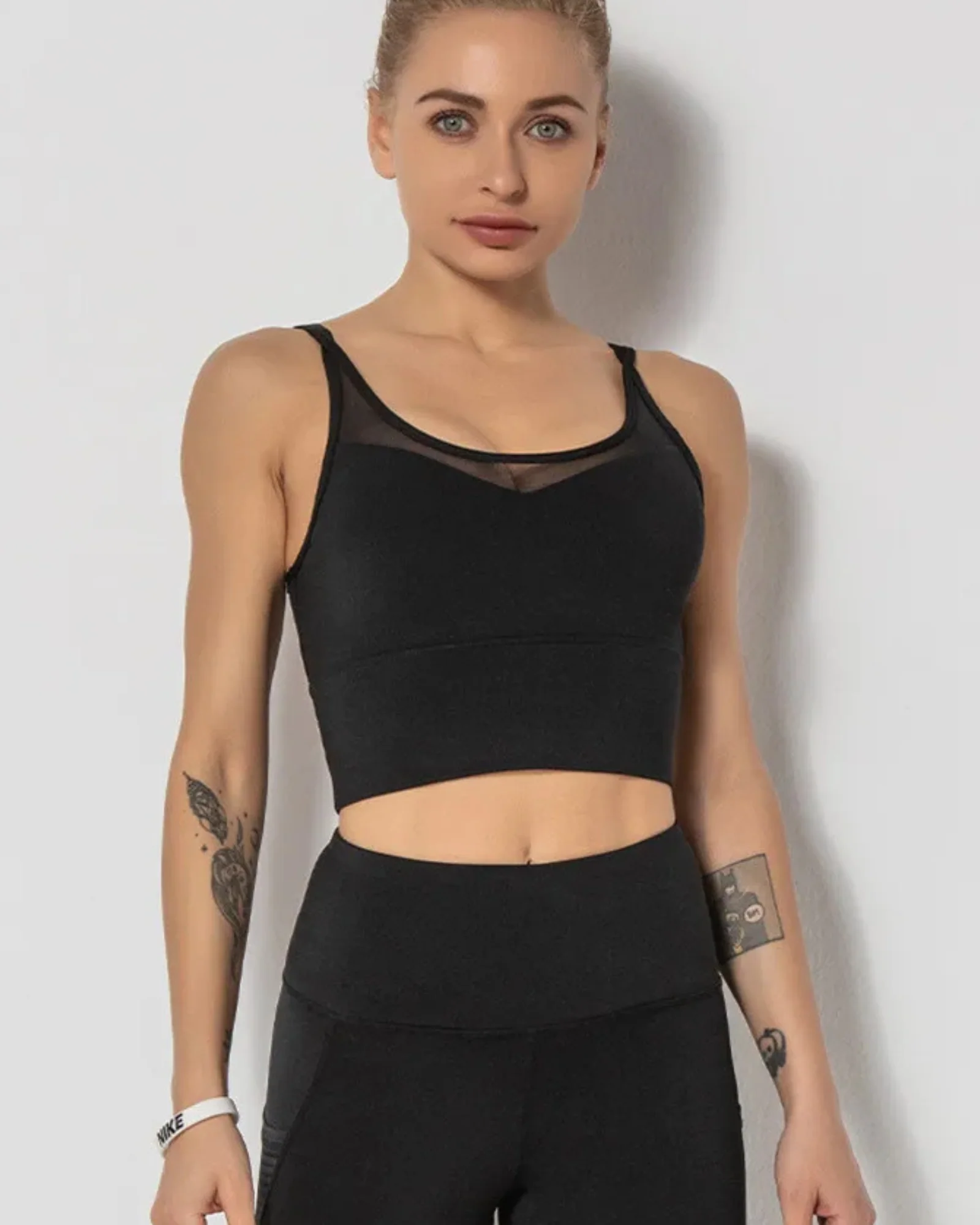 Krótki top sportowy z ozdobnymi plecami - Image 6