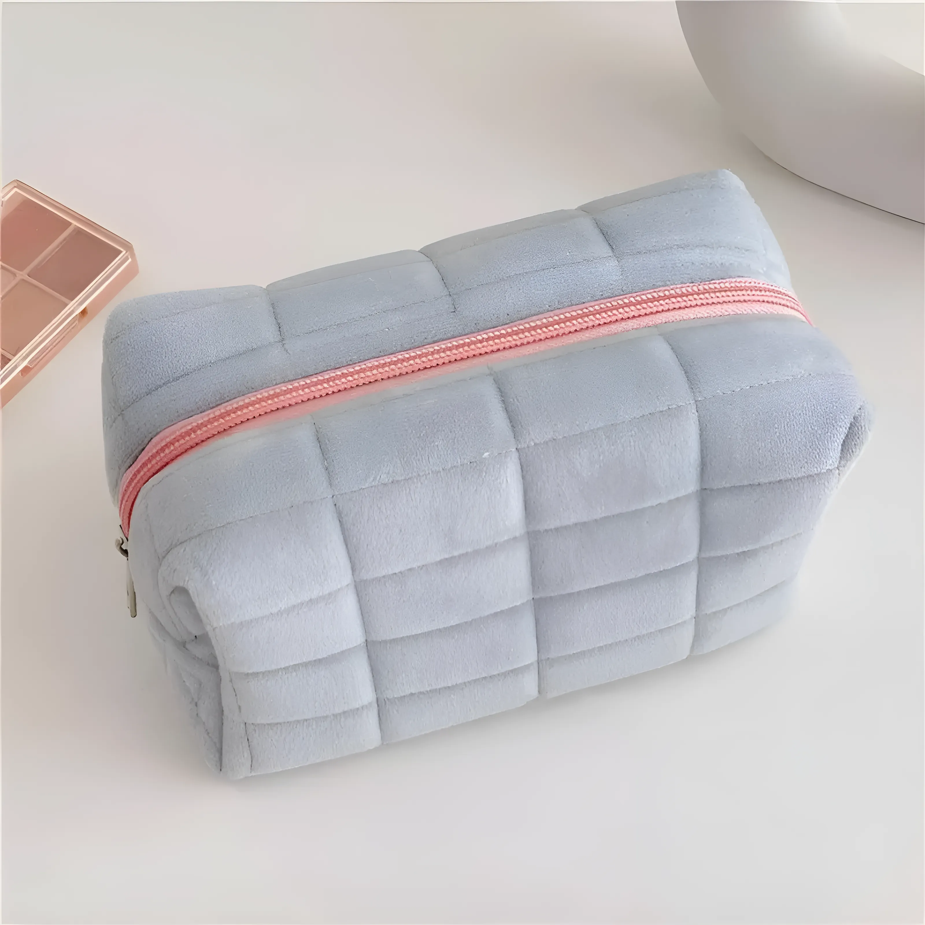 Pudrowa kosmetyczka dla kobiet - Image 2