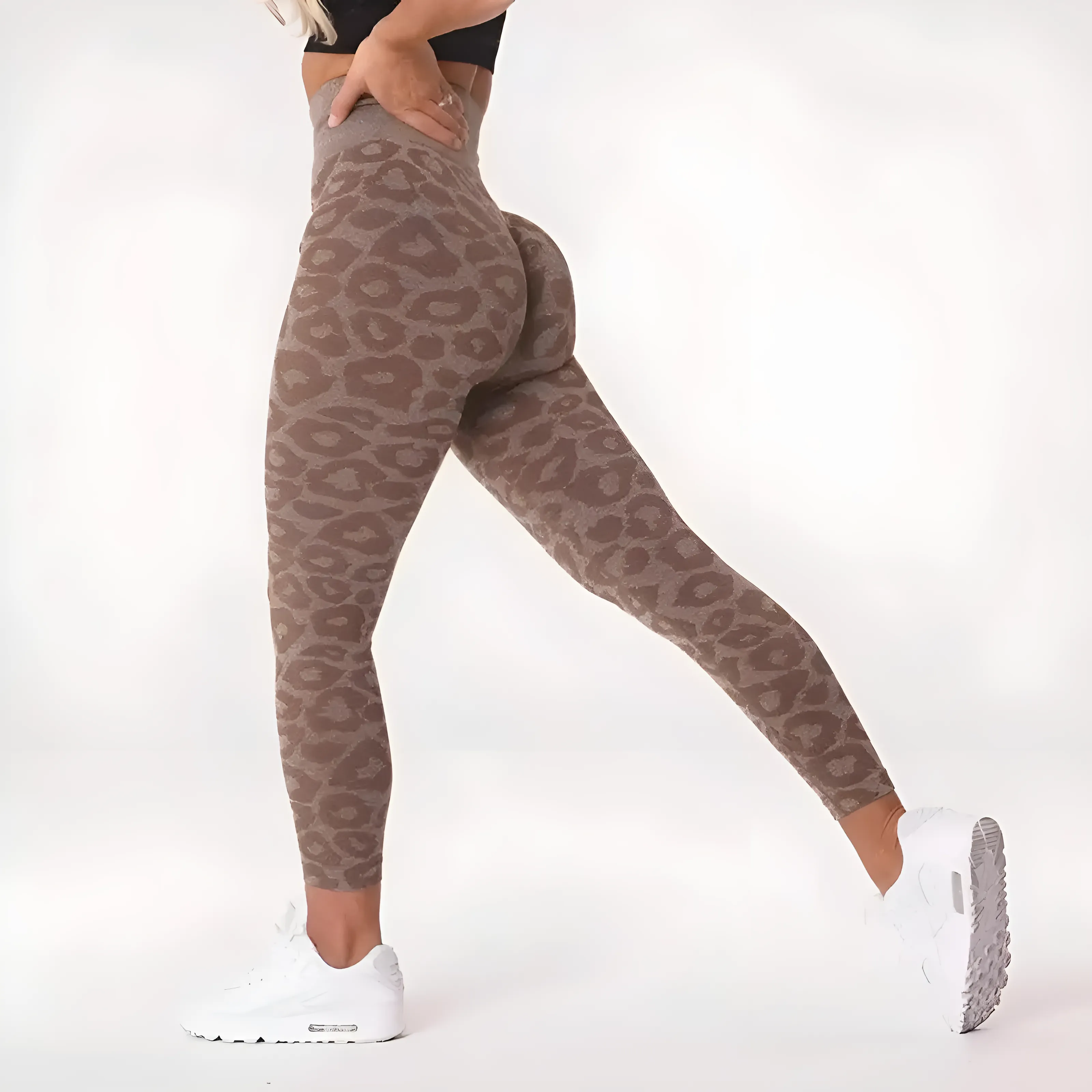 Sportowe legginsy damskie z motywem panterki